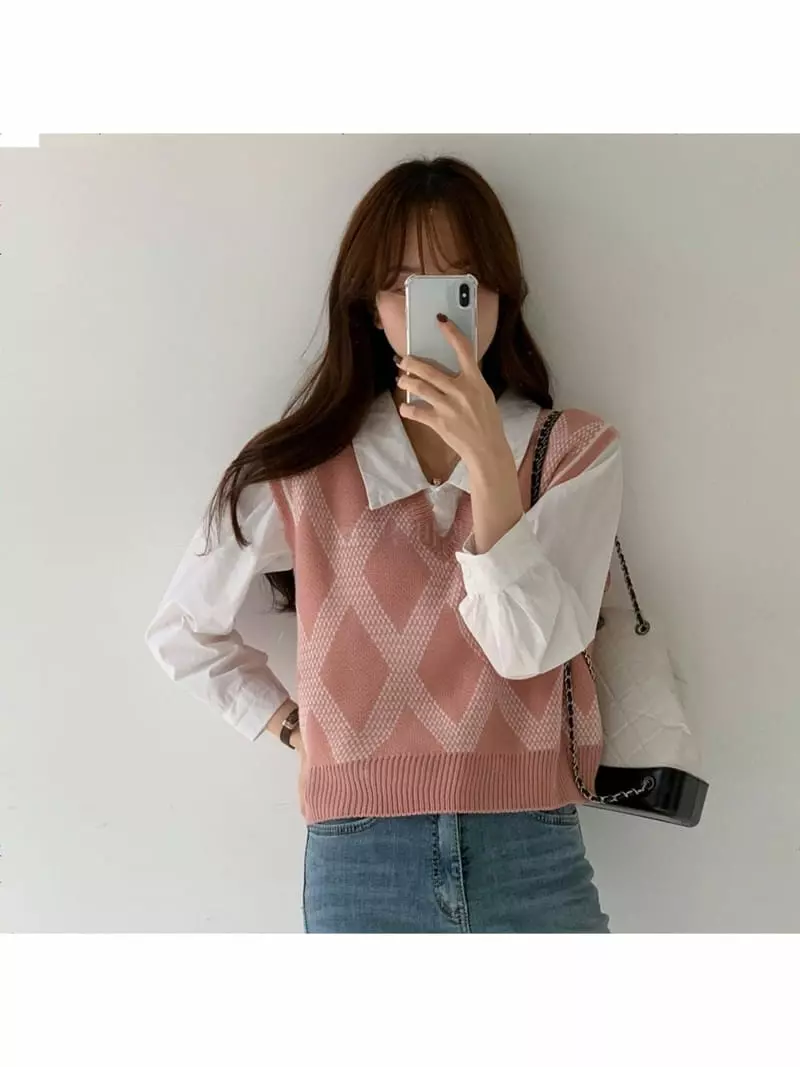 Chemi - Korean Women Fashion - #romanticstyle - A V Vest - 2