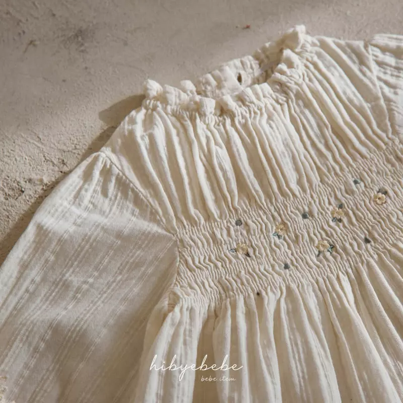 Hi Byebebe - Korean Baby Fashion - #babyoninstagram - Flower Embrodiery Smocking Bodysuit