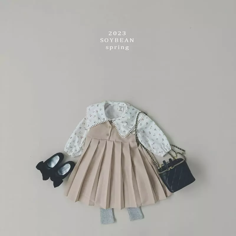 Soybean - Korean Children Fashion - #childofig - Bog Collar Flower Blouse - 2