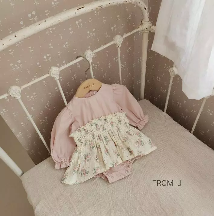 From J - Korean Baby Fashion - #babyoutfit - Amily Smocked Bodysuit - 11
