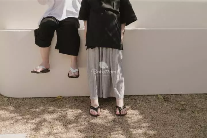 Babyzzam - Korean Women Fashion - #pursuepretty - OK007 Crew Flip Flap Mom - 9