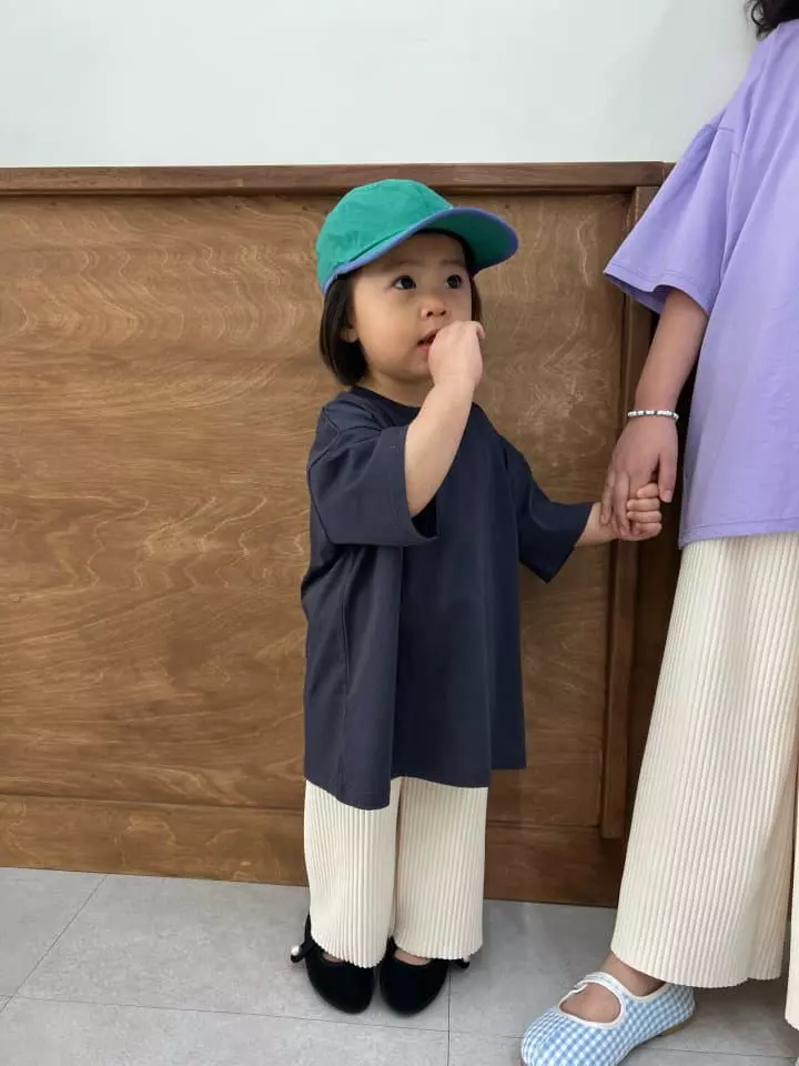 Fine Studio - Korean Children Fashion - #magicofchildhood - Balance Tee with Mom - 4