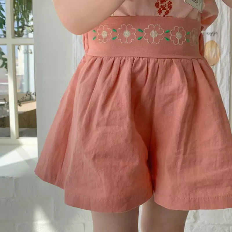 Momo Ann - Korean Children Fashion - #kidsshorts - Clover Skirt Pants - 4