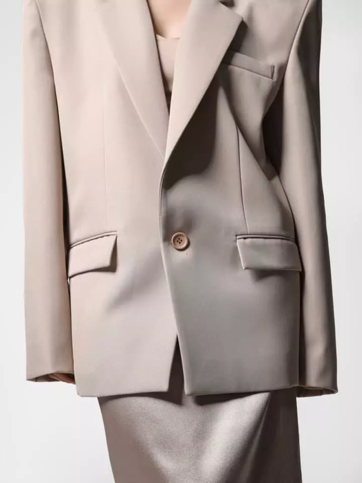 Paper Moon - Korean Women Fashion - #vintagekidsstyle - Square Shoulder Oversized Twill Blazer - 2