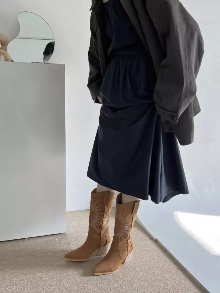 The Muse - Korean Women Fashion - #womensfashion - 1045 High Embroidery Western Middle Boots