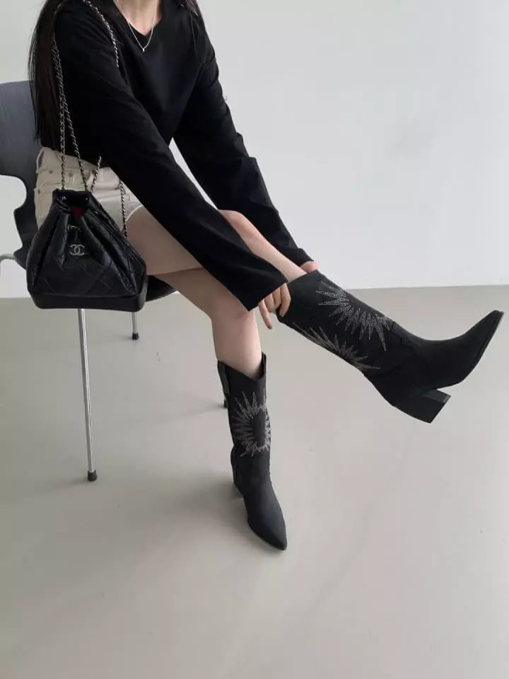 The Muse - Korean Women Fashion - #womensfashion - 1045 High Embroidery Western Middle Boots - 5