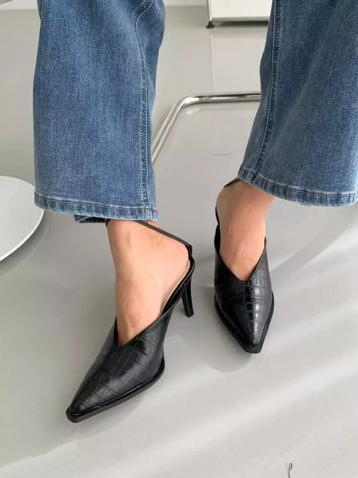 The Muse - Korean Women Fashion - #womensfashion - 1023 V Line Mule - 5