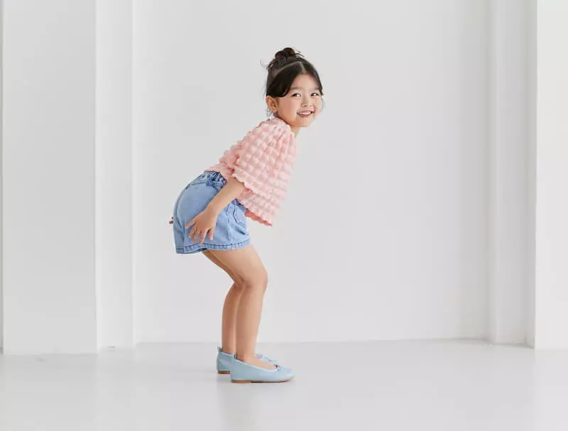 Ggomare - Korean Children Fashion - #prettylittlegirls - Crop Mayo Blouse - 2