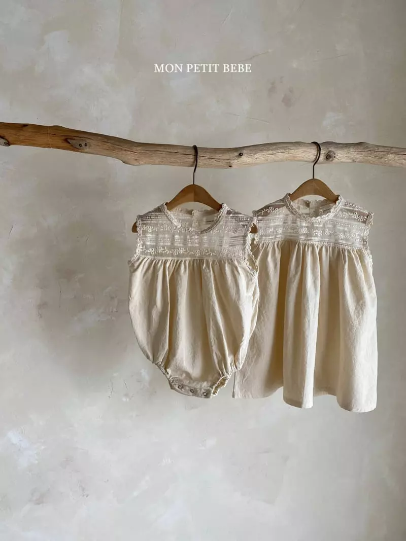 Mon Petit Bebe - Korean Baby Fashion - #onlinebabyshop - Lace Roa Bodysuit - 11