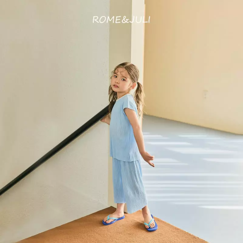 Rome Juli - Korean Children Fashion - #stylishchildhood - Creamy Pleats Top Bottom Set - 3