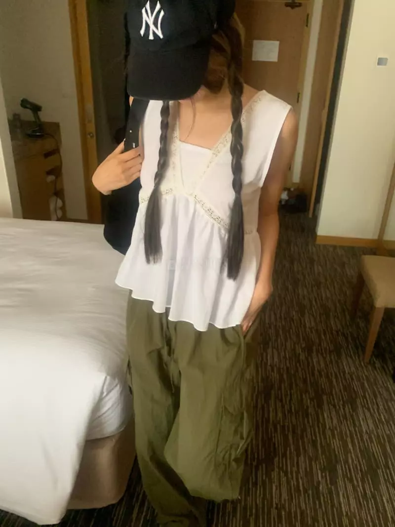 As Thought - Korean Women Fashion - #restrostyle - Fare Frill Blouse - 3