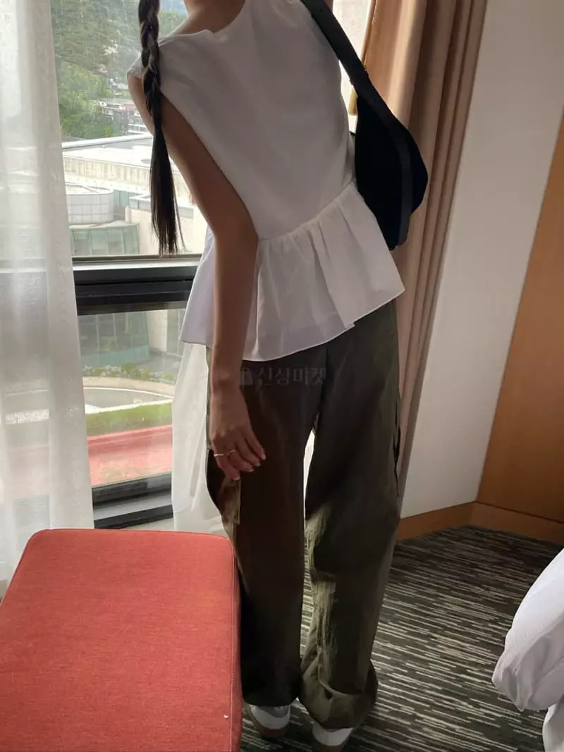 As Thought - Korean Women Fashion - #restrostyle - Fare Frill Blouse - 4