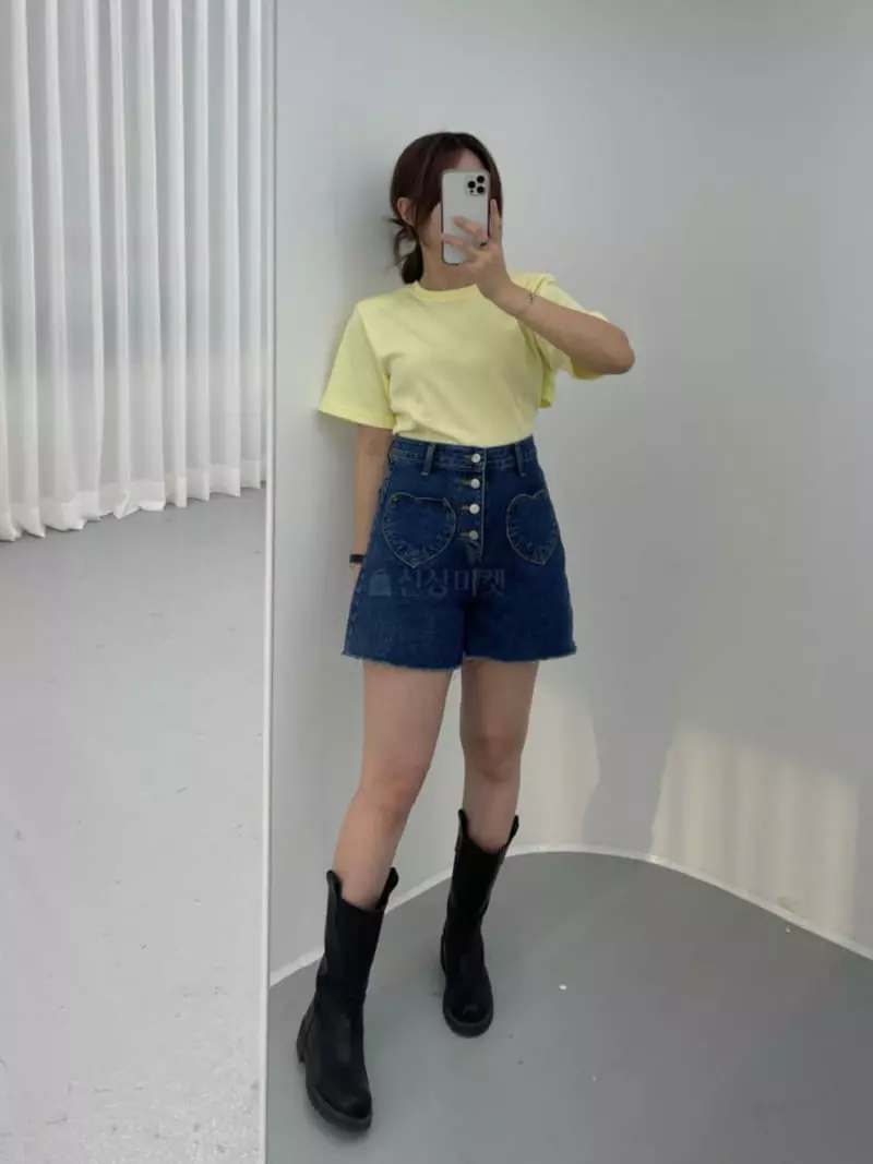Credito - Korean Women Fashion - #momslook - Heart Pocket Denim Shorts - 5