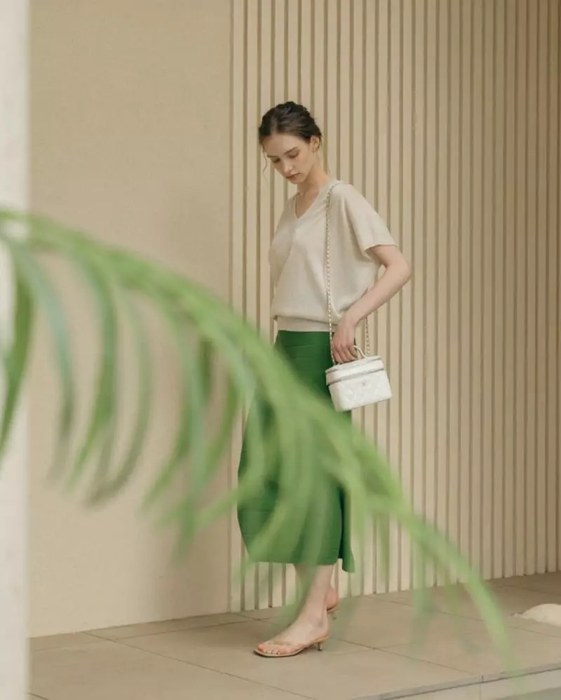 Floaty - Korean Women Fashion - #momslook - Linen Alie V Neck Loose Fit Knit Tee - 2
