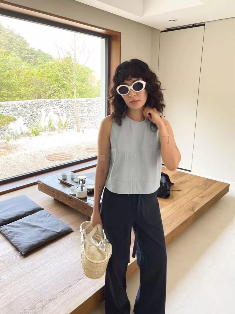 Fric - Korean Women Fashion - #restrostyle - Mennt Sleeveless Top - 8