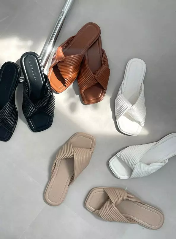 Golden Shoe - Korean Women Fashion - #momslook - bu2153 Slippers