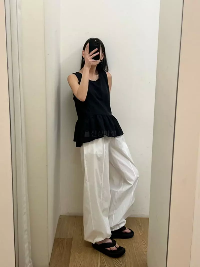 Inni - Korean Women Fashion - #momslook - Stay Sleeveless Blouse - 10