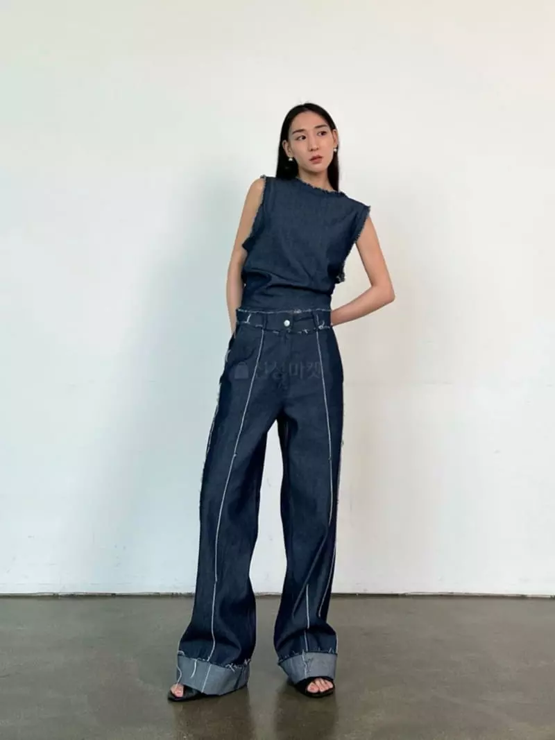 Inni - Korean Women Fashion - #romanticstyle - Play Denim Sleeveless Blouse