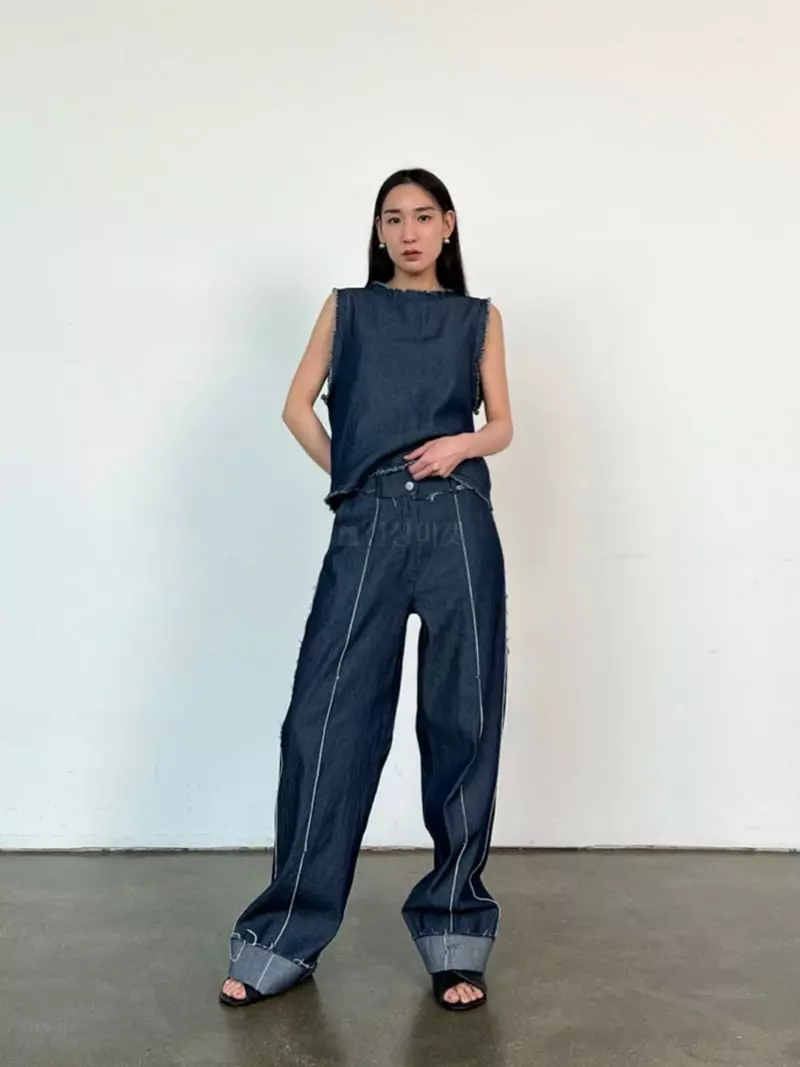 Inni - Korean Women Fashion - #shopsmall - Play Denim Sleeveless Blouse - 2