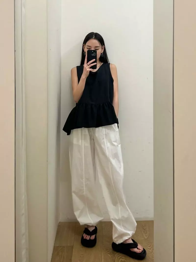 Inni - Korean Women Fashion - #womensfashion - Stay Sleeveless Blouse - 5