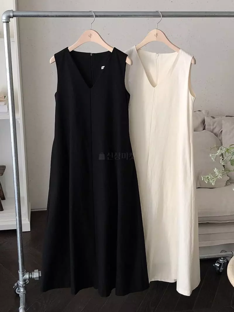 Overclassic - Korean Women Fashion - #momslook - V Neck One-piece - 6