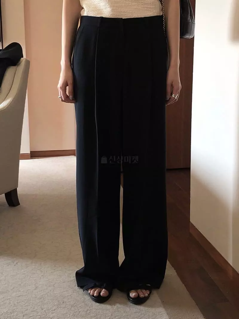Overclassic - Korean Women Fashion - #restrostyle - Classic Half Pants