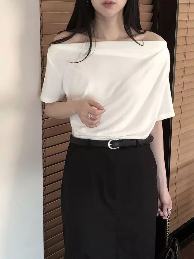 Overclassic - Korean Women Fashion - #romanticstyle - Half Off Tee - 3