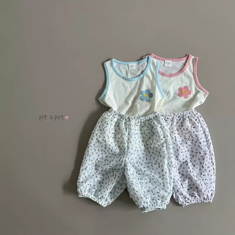 Pitapat - Korean Children Fashion - #kidsstore - Smile Flower Sleeveless Top Bottom Set - 3