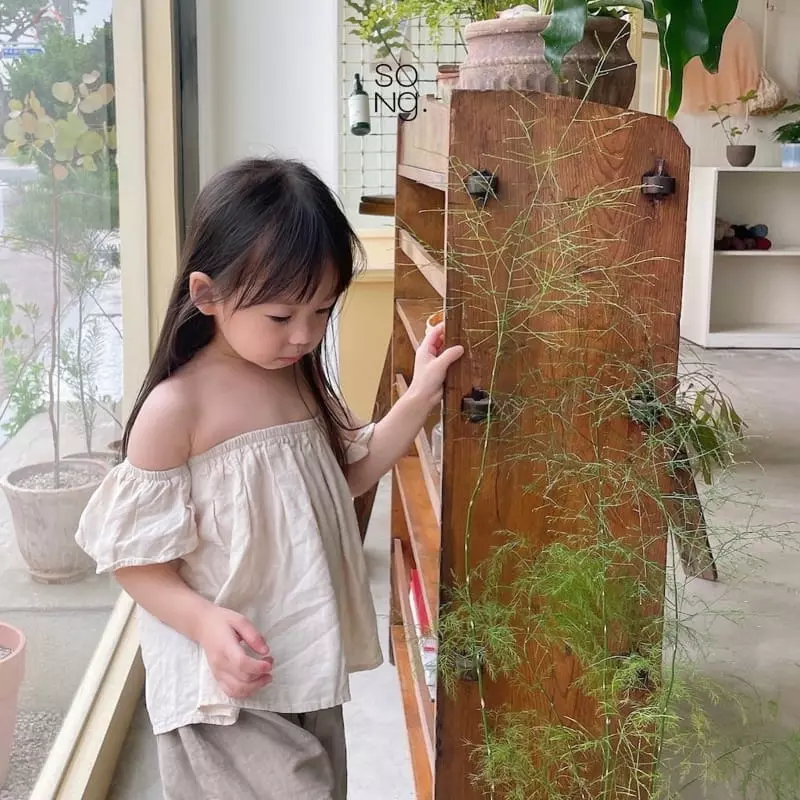 Song - Korean Children Fashion - #Kfashion4kids - Off Shoulder Blouse