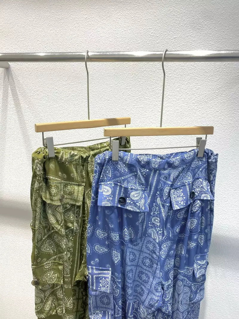 3 Rooms - Korean Women Fashion - #momslook - Paisely Cargo Pants - 3