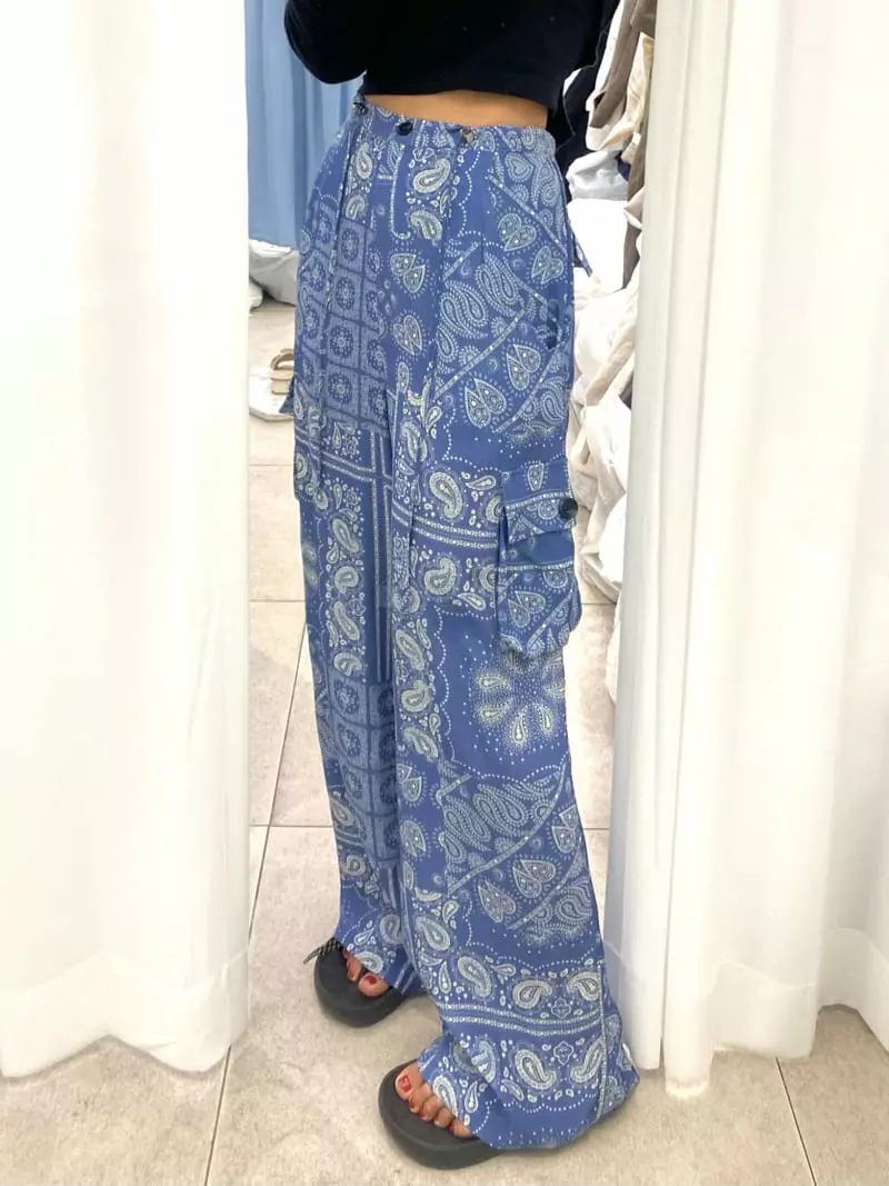 3 Rooms - Korean Women Fashion - #womensfashion - Paisely Cargo Pants