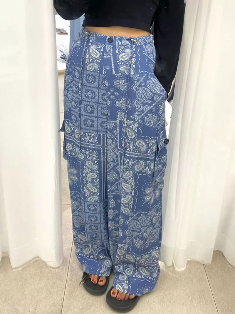 3 Rooms - Korean Women Fashion - #womensfashion - Paisely Cargo Pants - 5