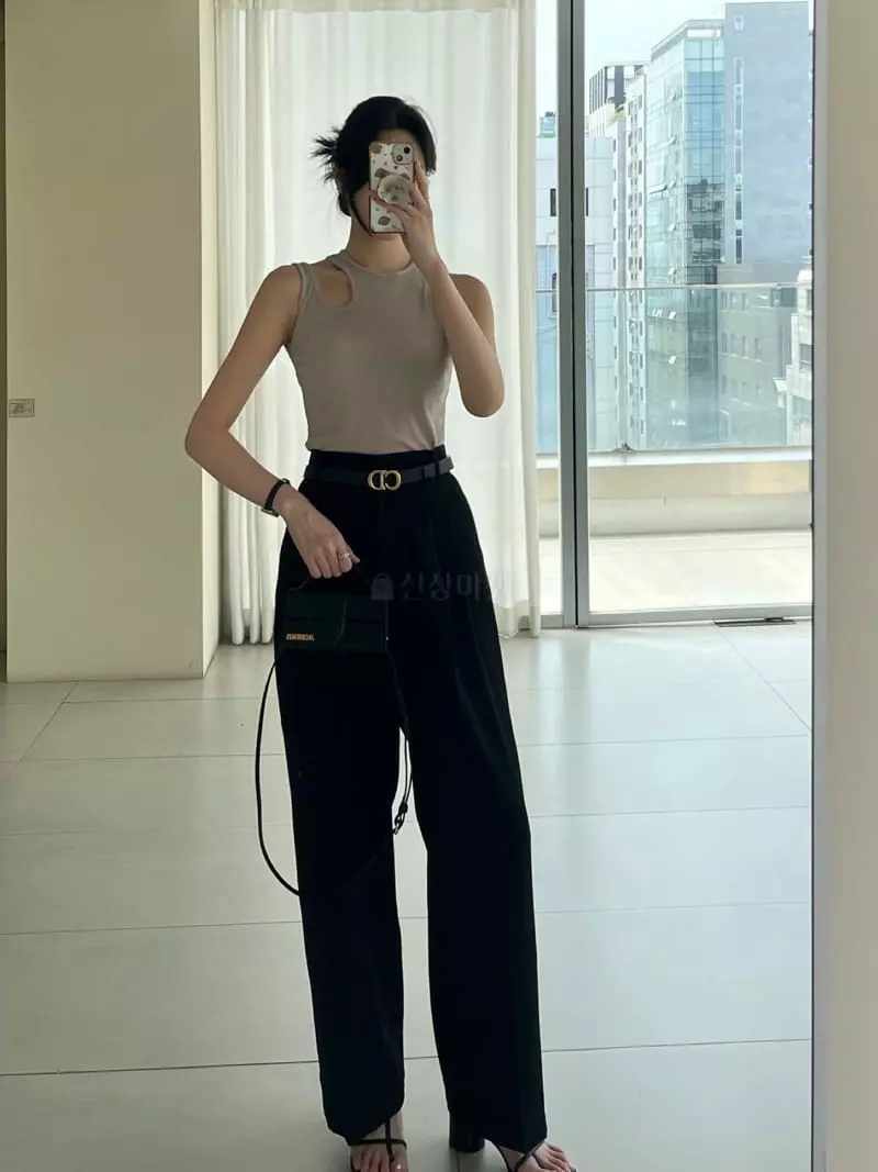 Amuse Seoul - Korean Women Fashion - #momslook - Slit Sleeveless - 3