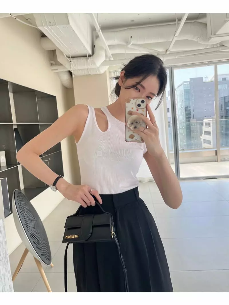 Amuse Seoul - Korean Women Fashion - #momslook - Slit Sleeveless - 5