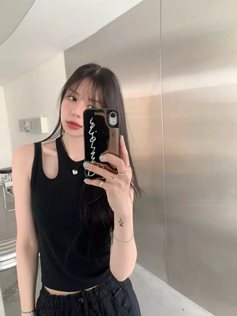 Amuse Seoul - Korean Women Fashion - #momslook - Slit Sleeveless - 7