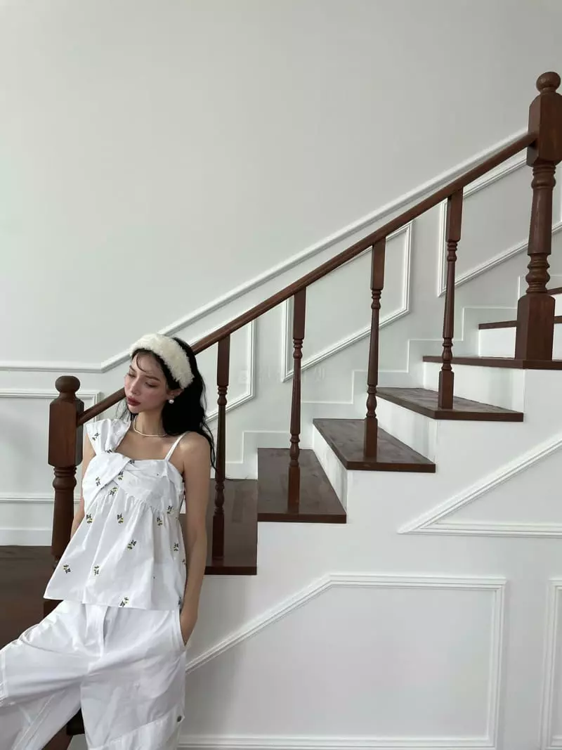 Auver Fit - Korean Women Fashion - #restrostyle - Ribbon Sleeveless - 2