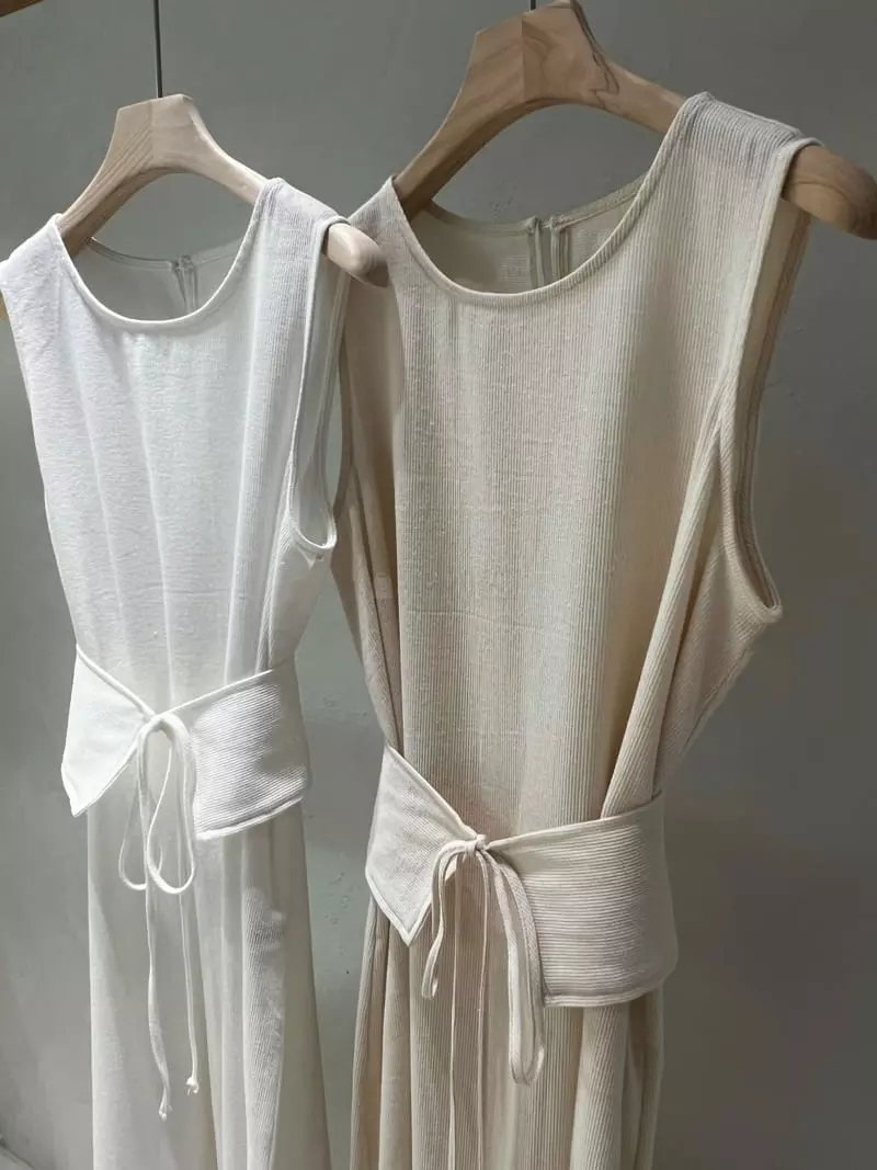 Baie Oud - Korean Women Fashion - #momslook - Sleeveless Belt One-piece