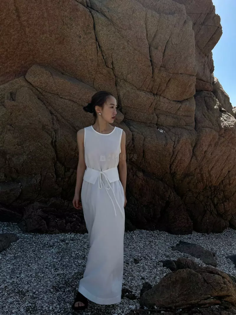Baie Oud - Korean Women Fashion - #momslook - Sleeveless Belt One-piece - 3