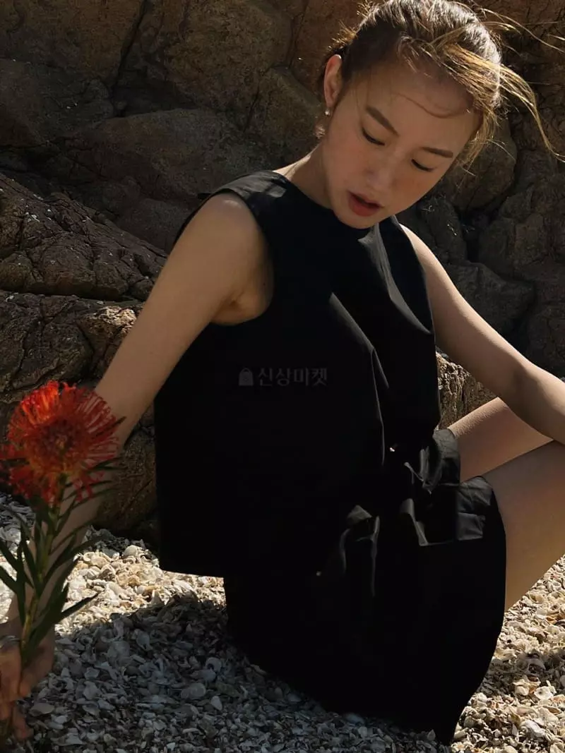 Baie Oud - Korean Women Fashion - #momslook - Back Ribbon Blouse - 7
