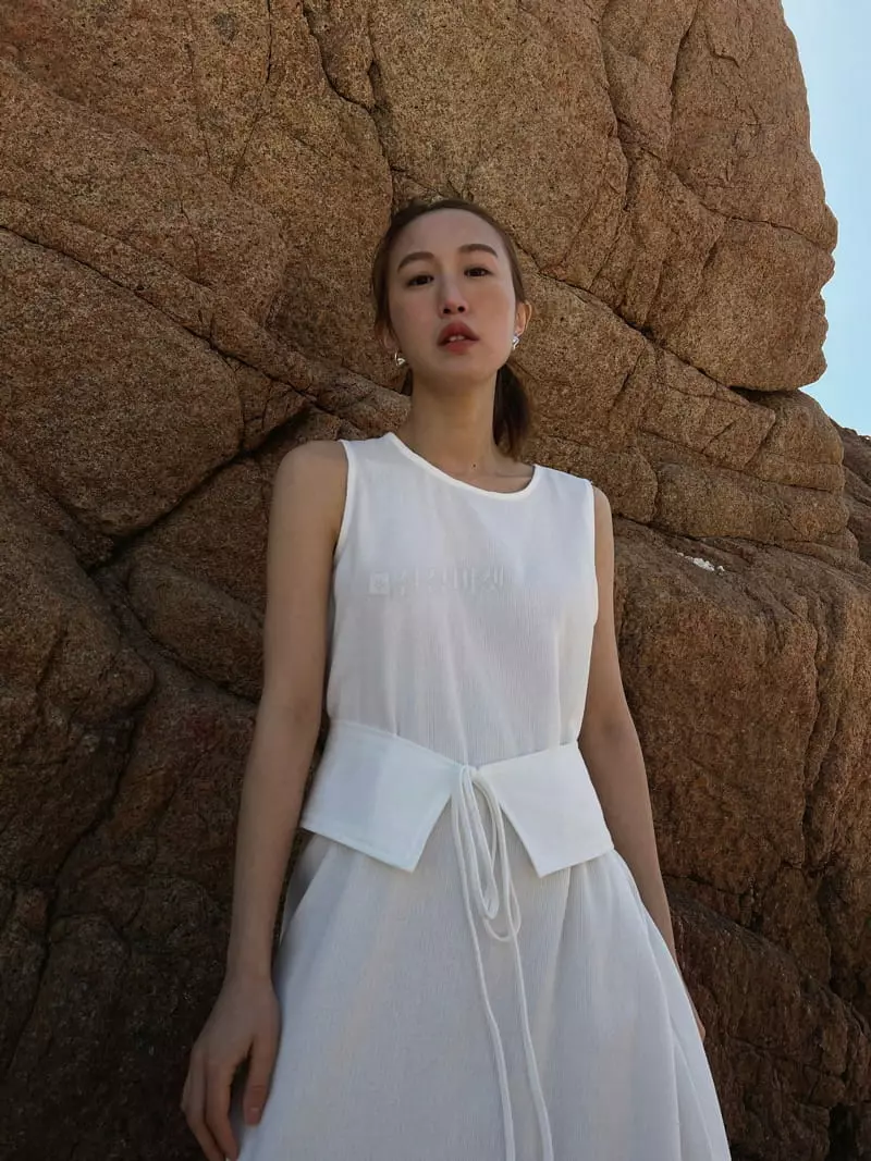 Baie Oud - Korean Women Fashion - #womensfashion - Sleeveless Belt One-piece - 2