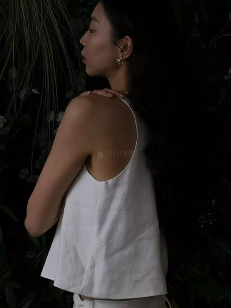 Baie Oud - Korean Women Fashion - #womensfashion - U Linen Sleeveless Blouse - 2