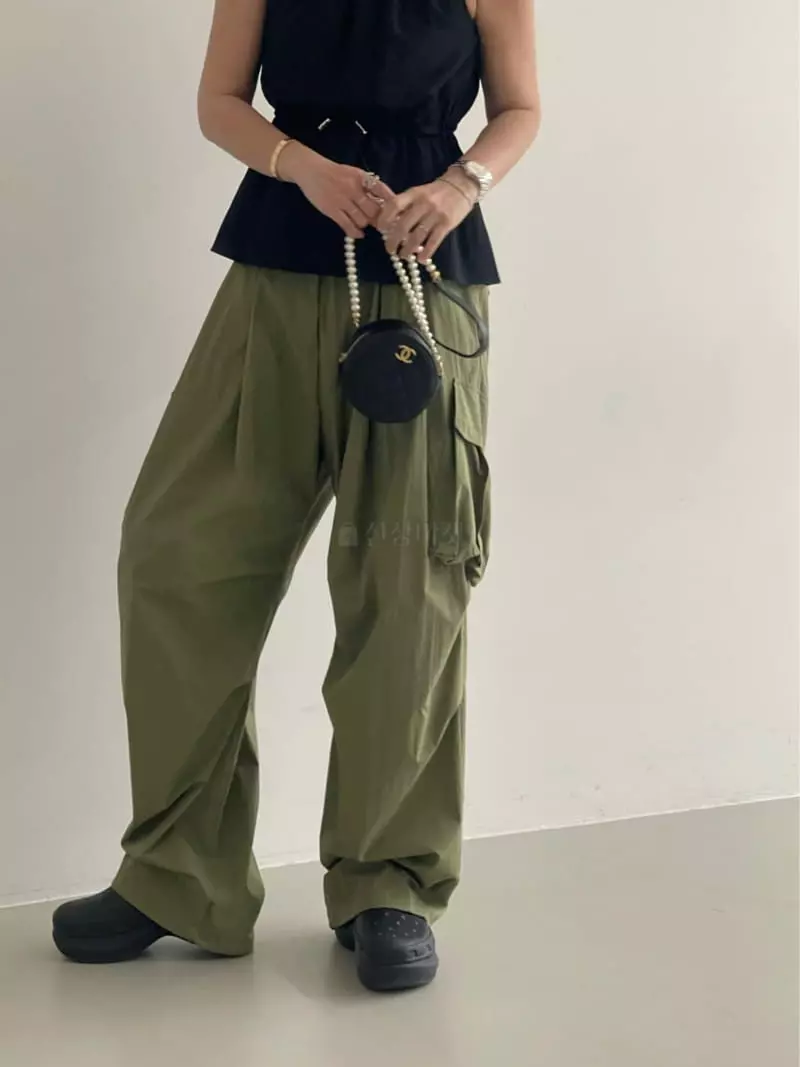 Black Fuchsia - Korean Women Fashion - #restrostyle - Big Cargo Pants - 4