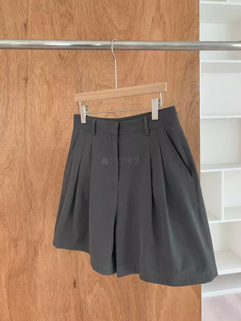 Boutique Seoul - Korean Women Fashion - #momslook - Two Tuck Shorts - 6