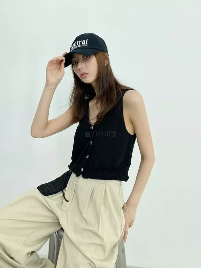 D2 - Korean Women Fashion - #restrostyle - Diff V Vest - 11