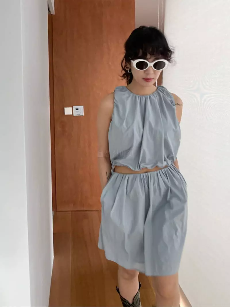 Fric - Korean Women Fashion - #romanticstyle - Less Sleeveless Top - 11