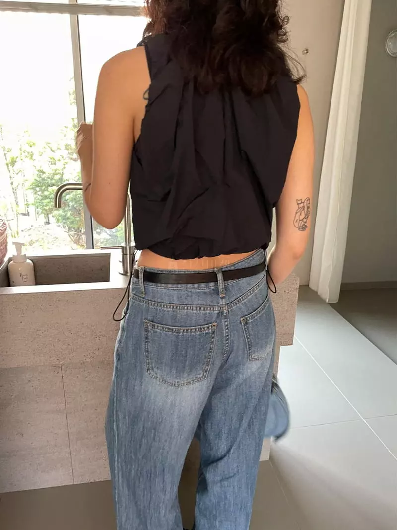 Fric - Korean Women Fashion - #vintageinspired - Less Sleeveless Top - 7