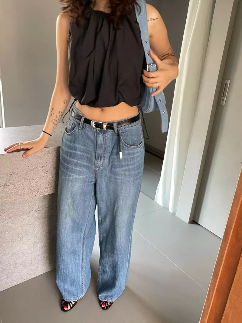 Fric - Korean Women Fashion - #womensfashion - Less Sleeveless Top - 2