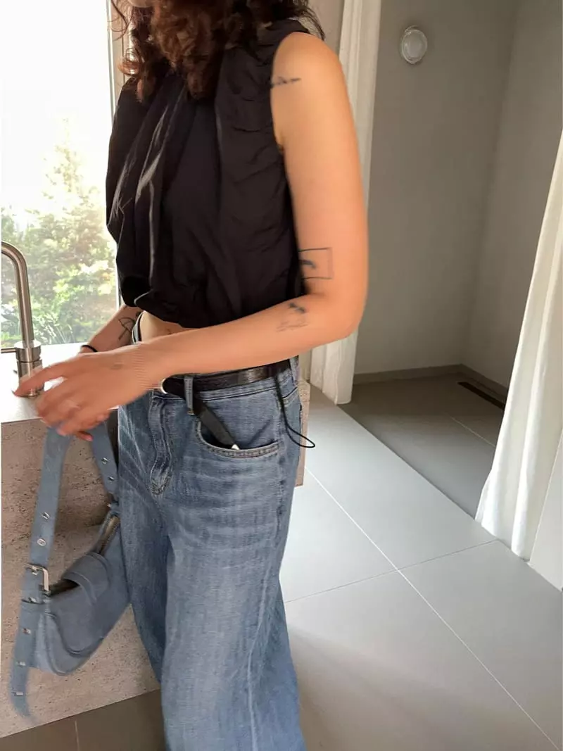 Fric - Korean Women Fashion - #womensfashion - Less Sleeveless Top - 6