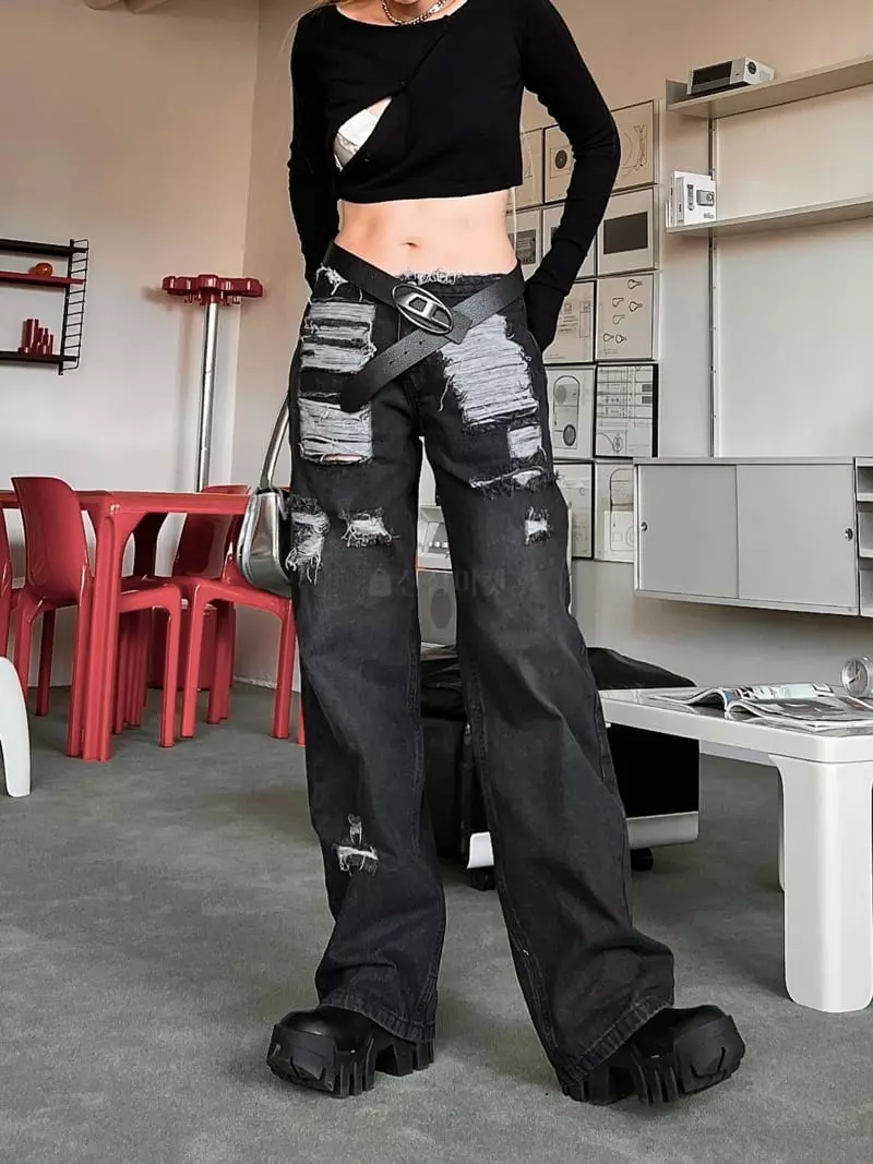 Gateless - Korean Women Fashion - #thelittlethings - Dark Name Jeans