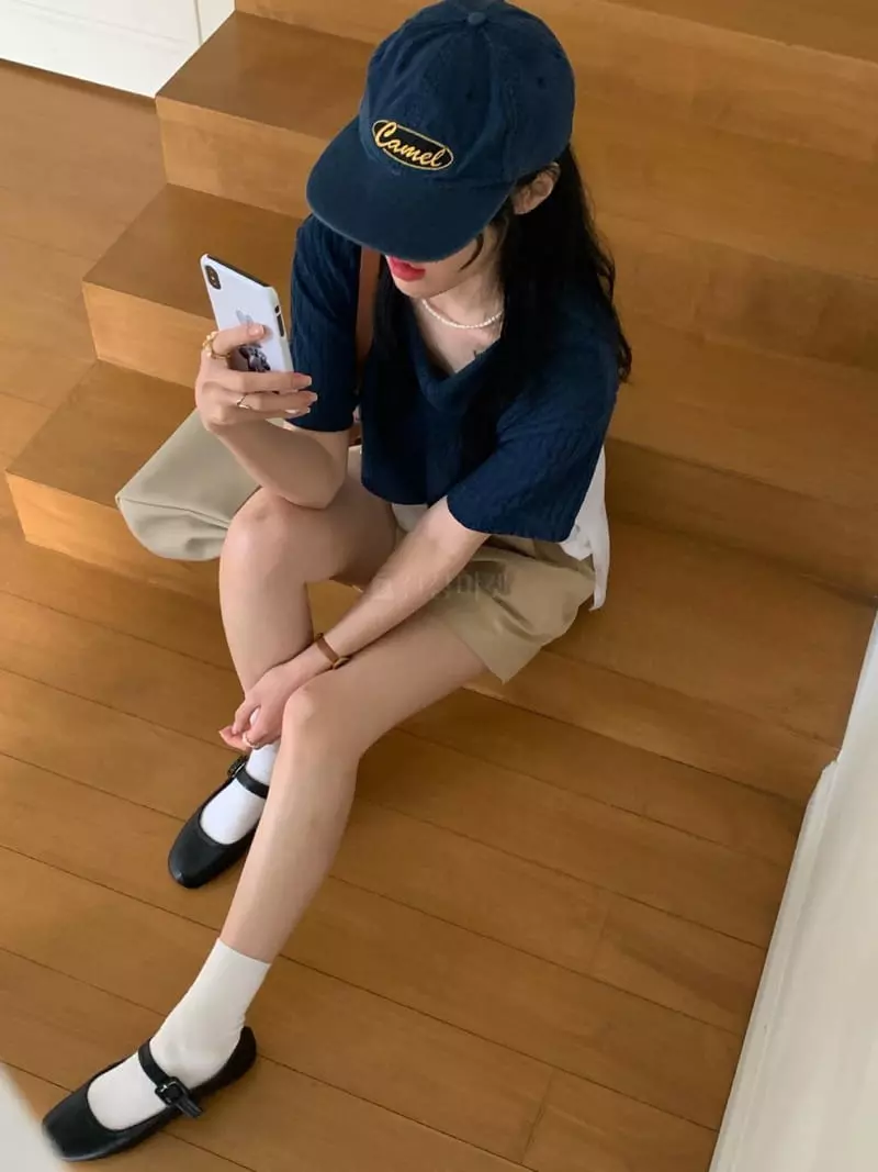 Giggle - Korean Women Fashion - #momslook - V Knit Tee - 7